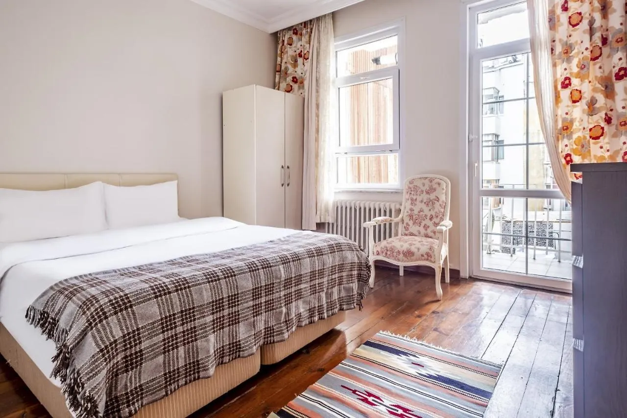Centrally Located Apartment With Balcony In Sisli Istanbul Turkey