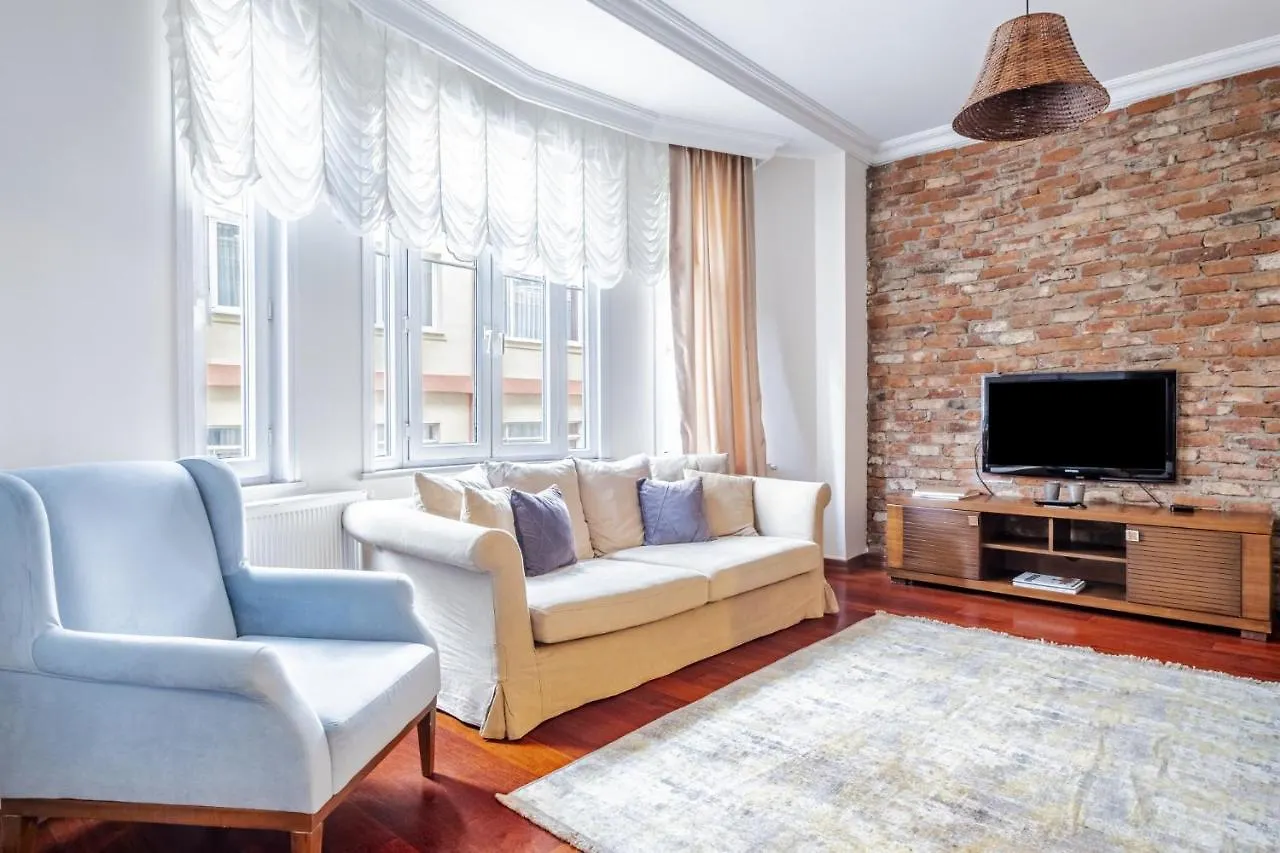 Centrally Located Apartment With Balcony In Sisli Istanbul
