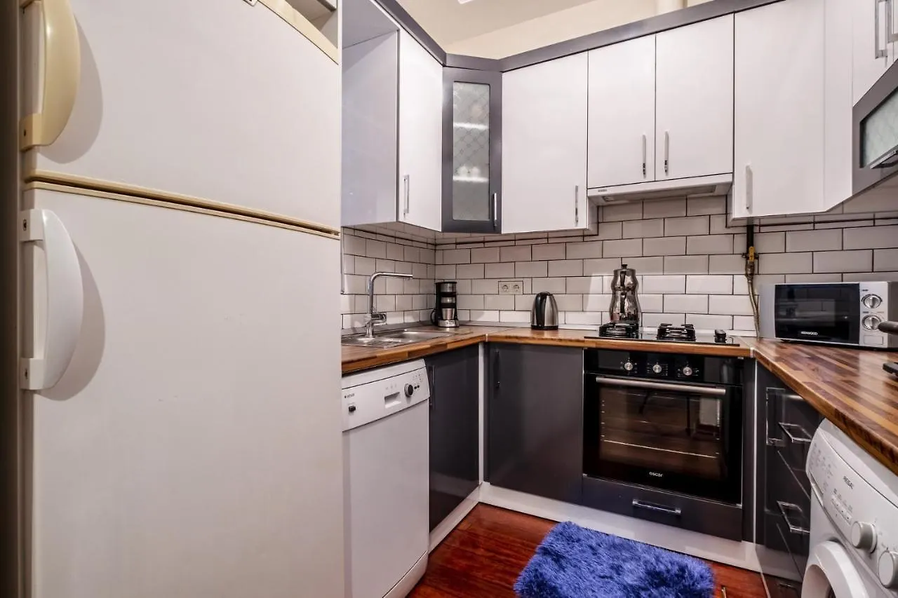 Centrally Located Apartment With Balcony In Sisli Istanbul