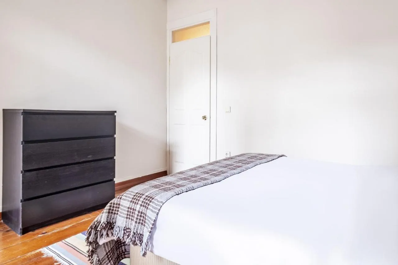 Centrally Located Apartment With Balcony In Sisli Istanbul