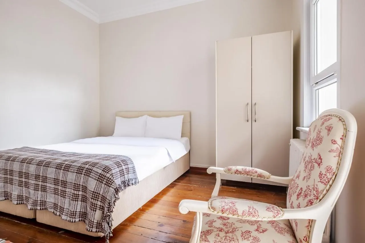 Centrally Located Apartment With Balcony In Sisli Istanbul