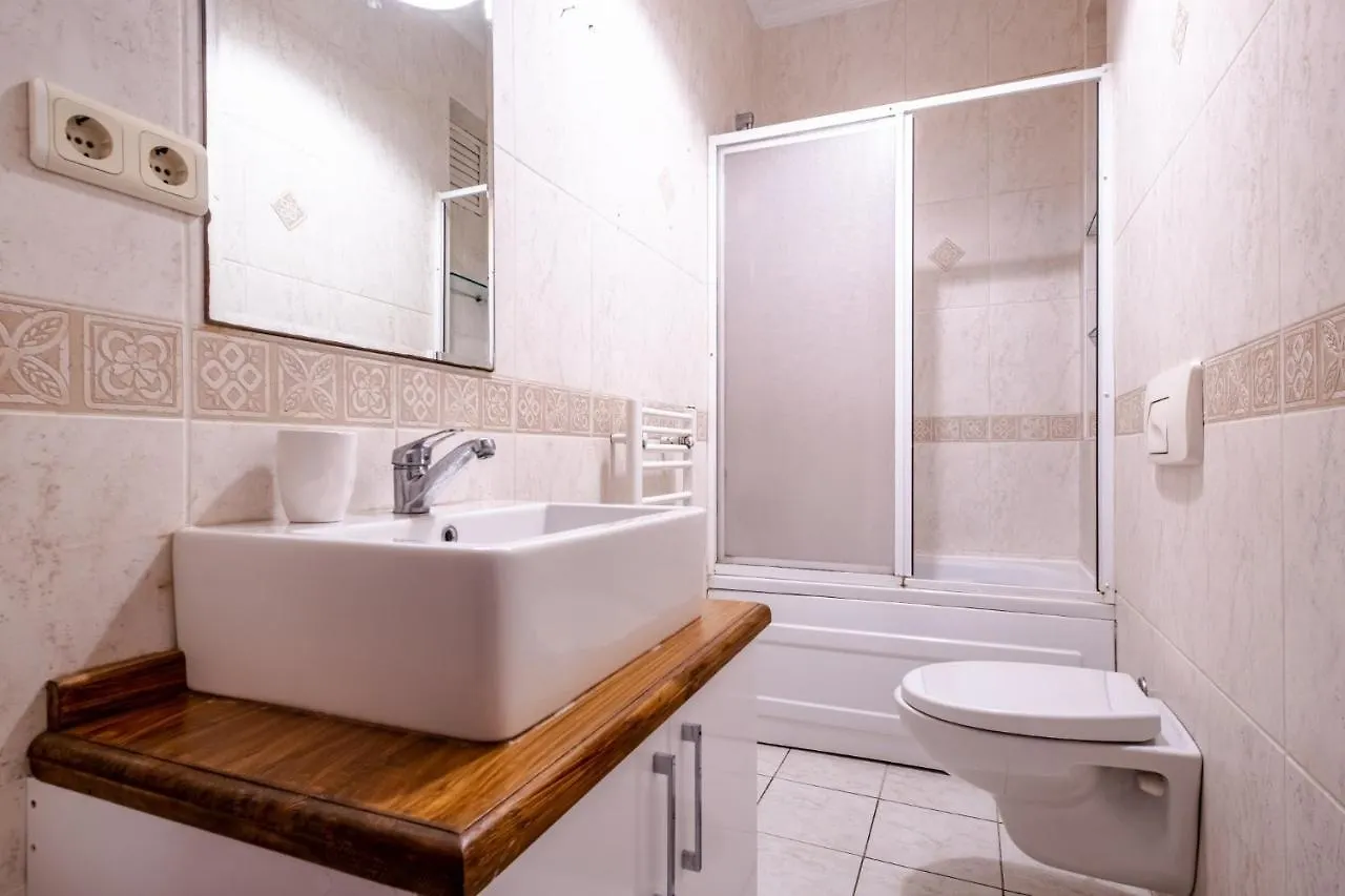 Centrally Located Apartment With Balcony In Sisli Istanbul